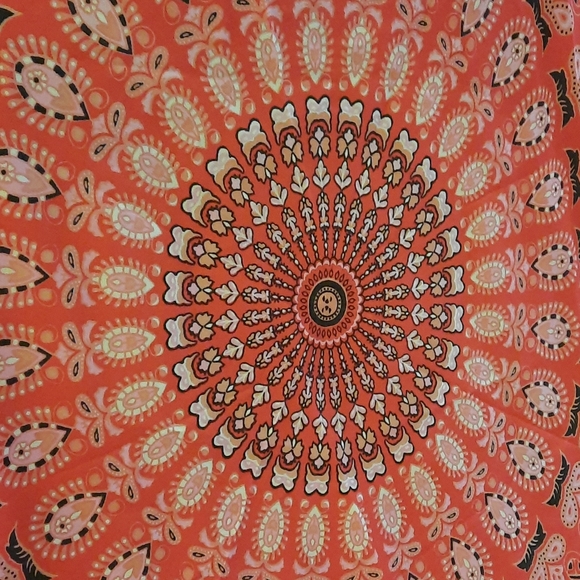 Classic Elegance Beach Spread - Round 64 inch - Picture 2 of 5